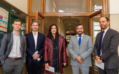 Conall Morisson; Sebastián Marambio; Xiomara Troncoso; Jefe de Egresados, Pablo Rubio; y Rodrigo Stein. Conall Morisson; Sebastián Marambio; Xiomara Troncoso; Jefe de Egresados, Pablo Rubio; y Rodrigo Stein.