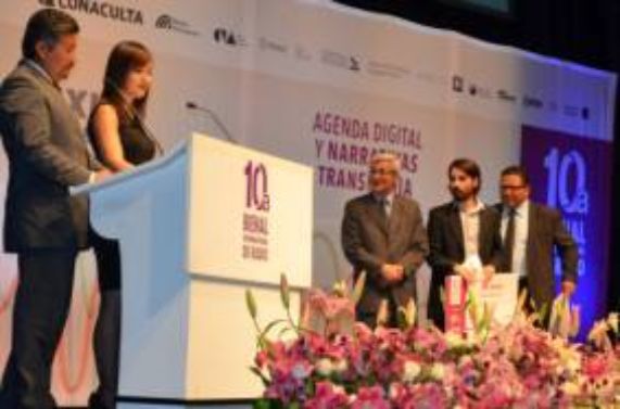 Francisco Godinez recibe premio en México.