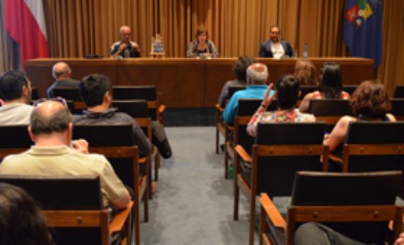 Profesor Claudio Salina lanzó libro sobre el cine argentino y colombiano de fin de siglo XX.