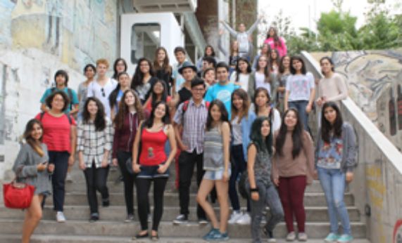 Estudiantes secundarios participan en el taller Comunicación e Imagen del ICEI.