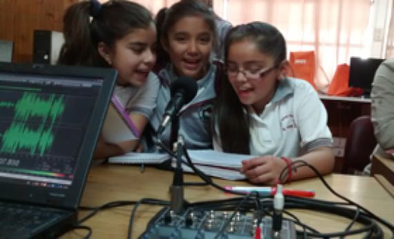  Escuelas de Atacama afectadas por el aluvión instalan radios escolares 