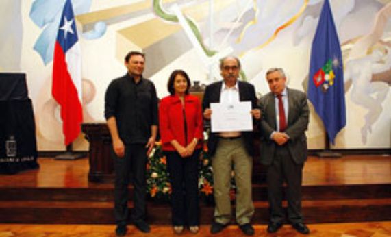 U. de Chile inició celebración de su aniversario galardonando a sus mejores docentes