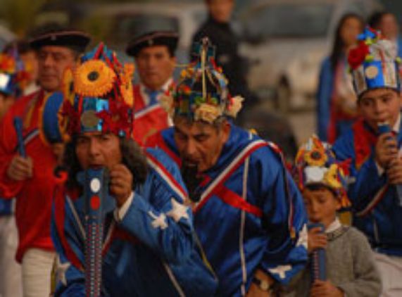 Egresada del ICEI expone sobre el Baile Chino en aniversario de la UNESCO