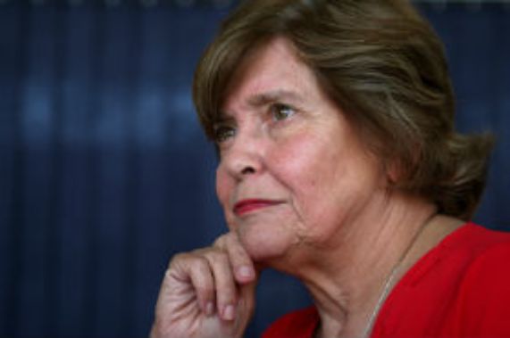  María Olivia Mönckeberg, directora del Instituto de la Comunicación e Imagen y Premio Nacional de Periodismo 2009.