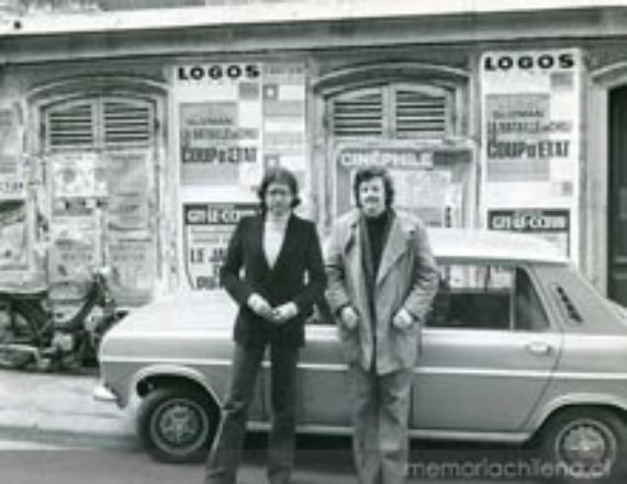 Gastón Ancelovici, a la derecha, junto a Patricio Guzmán. Francia (1976).  Fuente: www.memoriachilena.cl