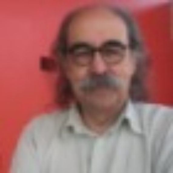 Prof. Carlos Flores, director de la Carrera de Cine y Televisión. 