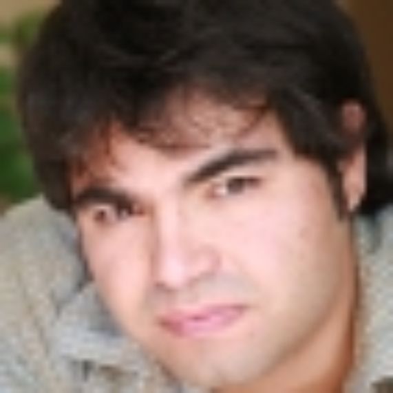 Mauricio Claro Naccarino, egresado del Magíster en Cine Documental del Instituto de la Comunicación e Imagen de la Universidad de Chile (ICEI).