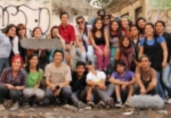 Alumnos del ICEI y jóvenes integrantes del elenco de 