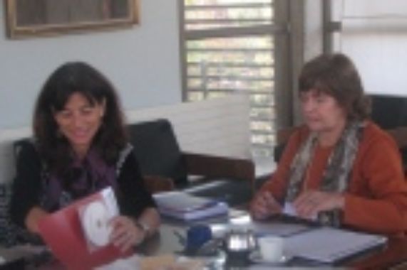 Bernadette Luciano con Directora Icei María Olivia Monckeberg Pardo