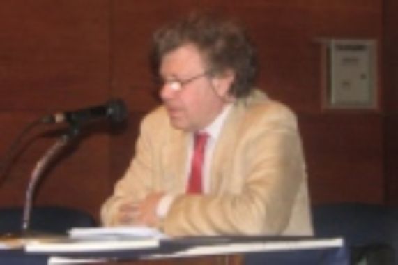 El historiador Roger Chartier en el auditorio José Carrasco Tapia