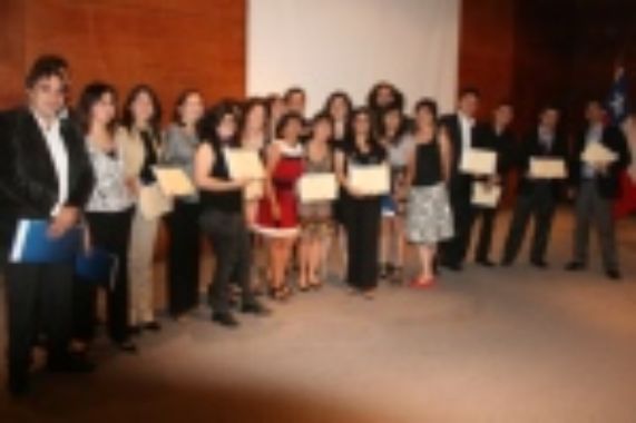 Ceremonia de entrega de certificados en el auditorio José Carrasco Tapia