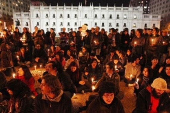 Movilizaciones sociales pacíficas frente a La Moneda