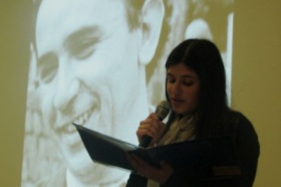 Muriel Solano, de la Secretaría General y Docencia del CECO, en homenaje a comunicadores asesinados en Dictadura