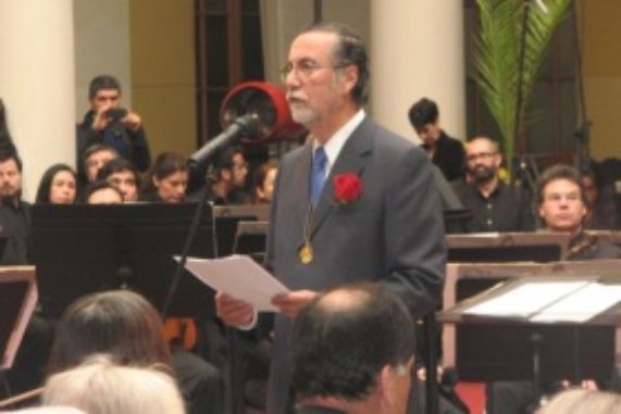Rector Víctor Pérez
