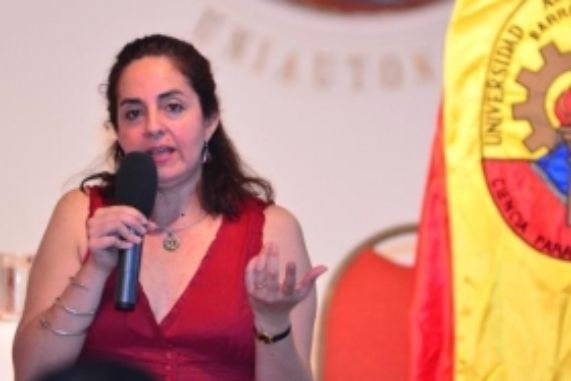Académica Lorena Antezana en  la Universidad Autónoma del Caribe de Barranquilla