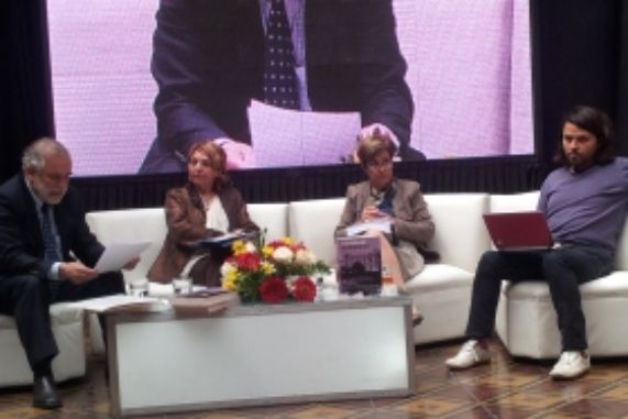 Los cuatro participantes del foro: Carlos Montes, Sonia Montecinos, Josefa Errázuriz y Alberto Mayol 