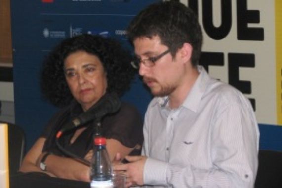 Nicolás Binder y la profesora Faride Zerán en presentación de 