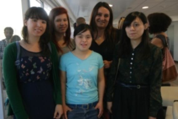Las estudiantes de Periodismo ganadoras en Etecom 2013