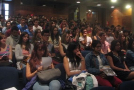 Estudiantes del Instituto de la Comunicación e Imagen de la Universidad de Chile, ICEI