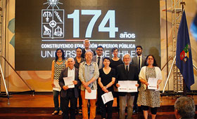 Profesores del ICEI son distinguidos en aniversario de la U. de Chile.